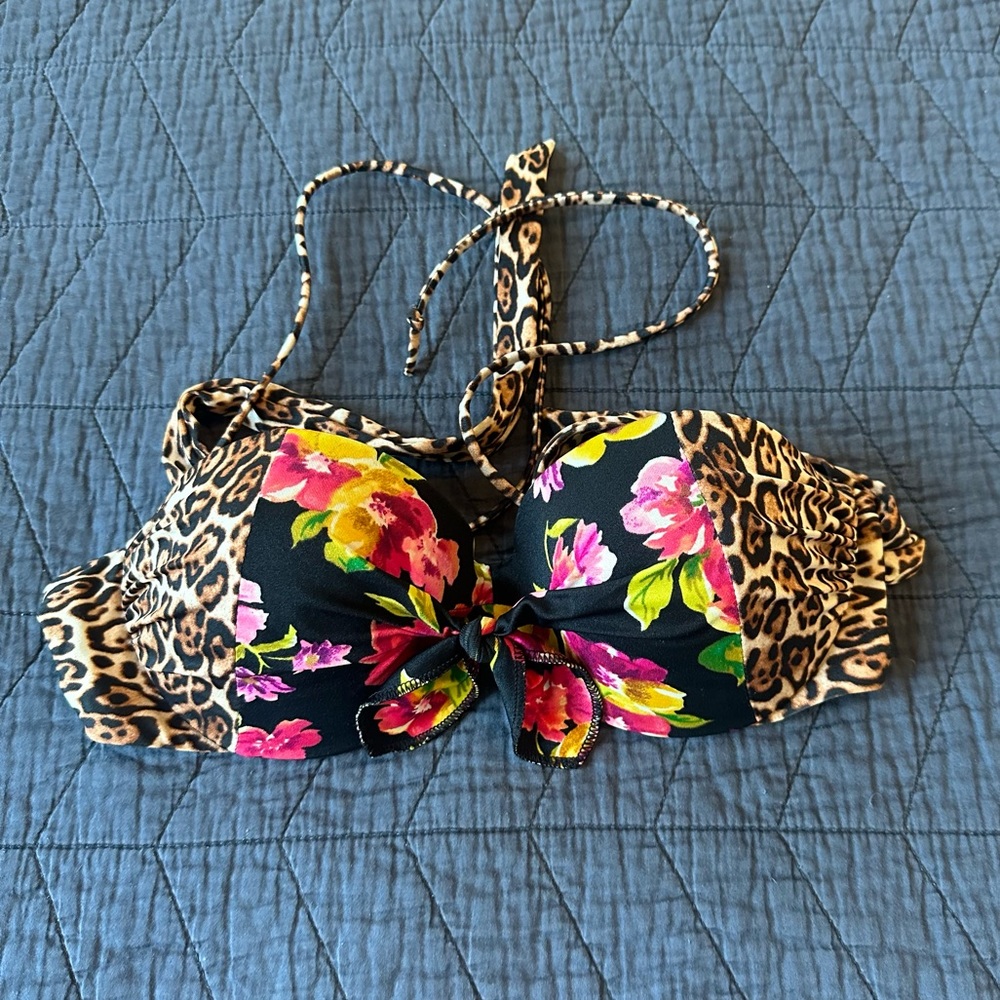 Victoria’s Secret 36B bathing suit top